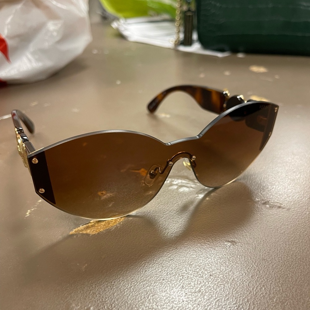 Versace glasses mod 2224 the color is brown